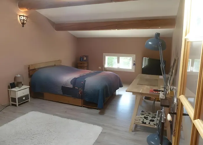 Entre Vignes Et Garrigues Laudun